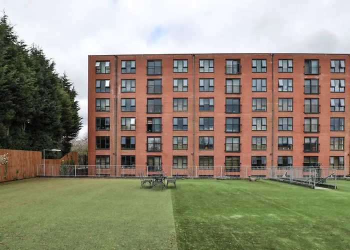 For Students Only - Tatton House In * 맨체스터