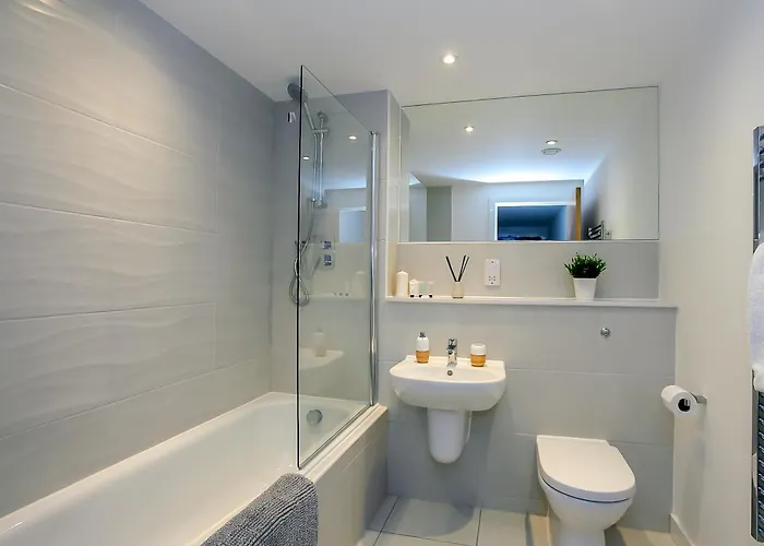 Stylish Two Bedroom With Balcony 맨체스터