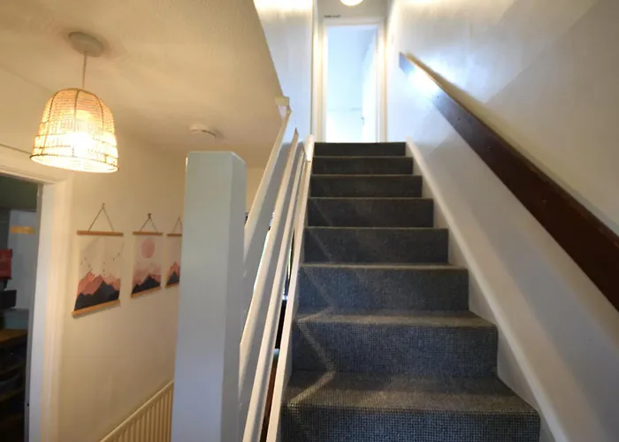 Dom wakacyjny Stylish 1br Retreat With Garden And Rustic Kitchen