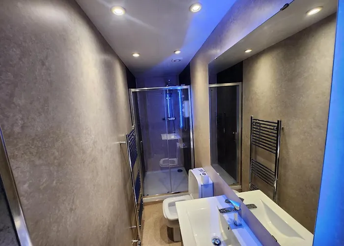 شقة Charming Ground Floor Tudor Free Wifi *