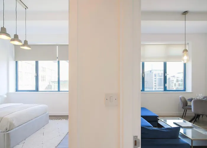 Large Centre Stylish And Spacious Manchester