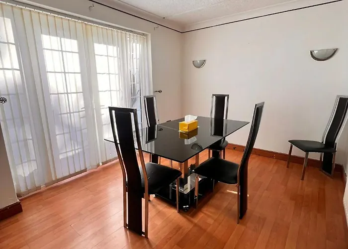 Stylish To Rent 100m From The Etihad And Coop Live Apartament *