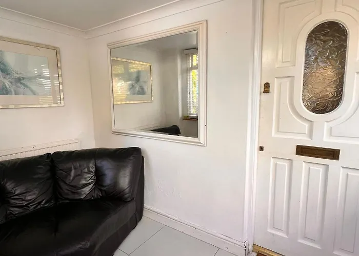 Apartament Stylish To Rent 100m From The Etihad And Coop Live *