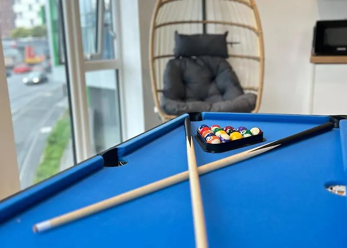 Condo-terrace-gym-games -free Secure Parking- * Manchester