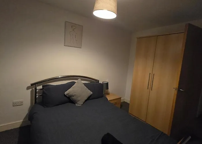 Spacious 2 Bedroom Centre Appartamento