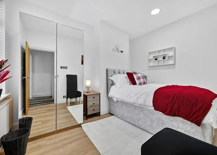 Apartamento Four Bedroom House By Brookland Serviced Short Lets Salford With Free Wifi Manchester