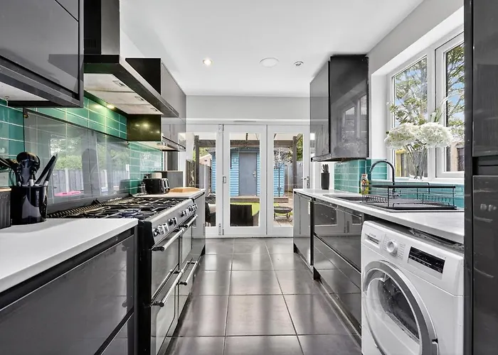 Four Bedroom House By Brookland Serviced Short Lets Salford With Free Wifi Apartamento