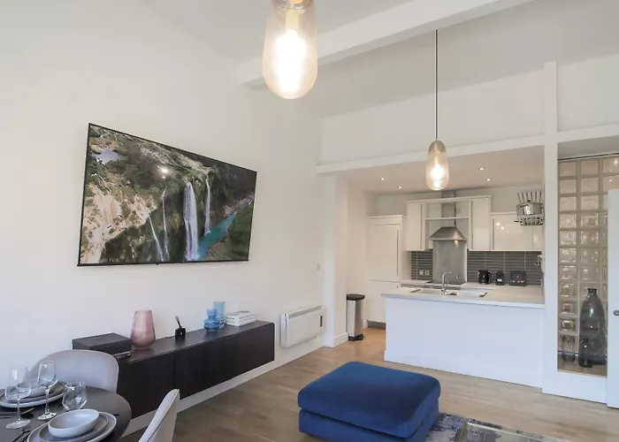 Large Centre Stylish And Spacious