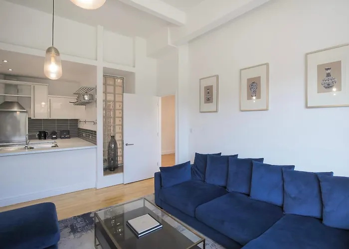 Large Centre Stylish And Spacious Daire