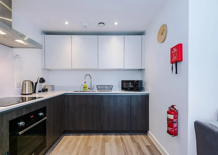 Daire Stylish Two Bedroom With Balcony *