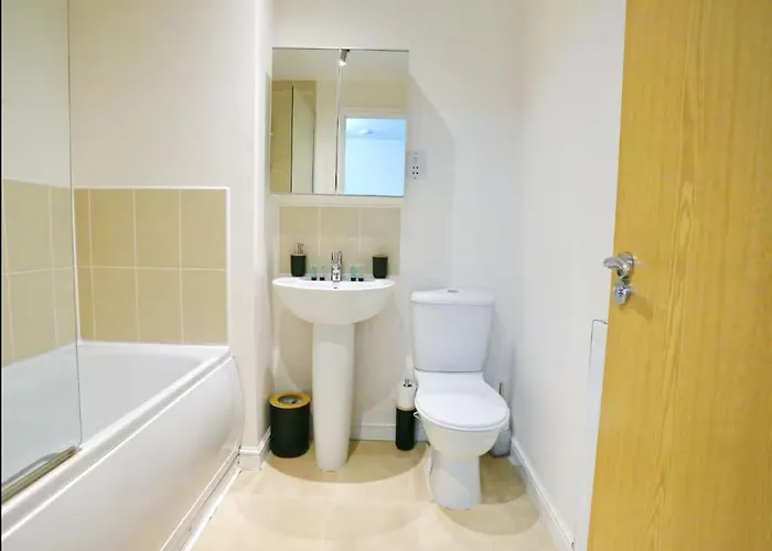 Modern 2 Bed House Close To * Manchester