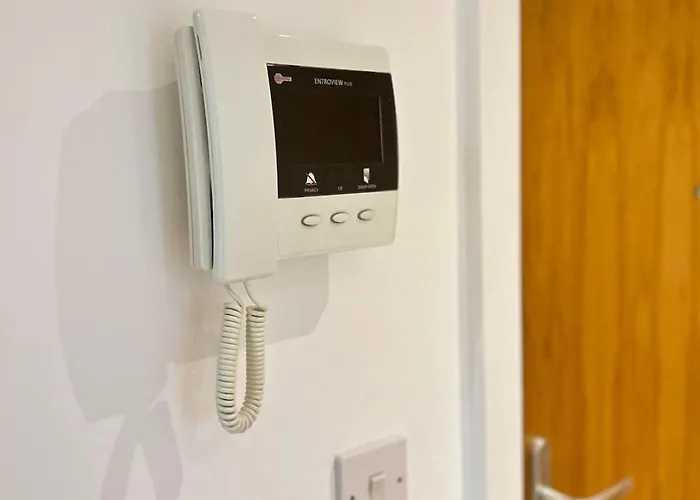 Daire Condo-terrace-gym-games -free Secure Parking- Manchester