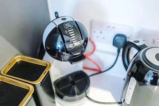 Stylish Two Bedroom With Balcony 아파트