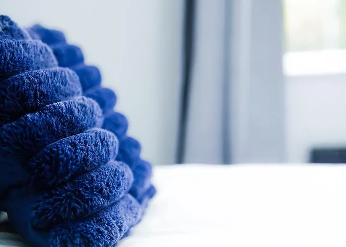 Modern 2Br City Flat Parking Sleeps 6 مانشستر