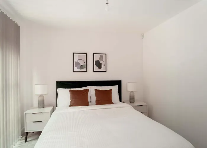 Contemporary 2bed Near Etihad