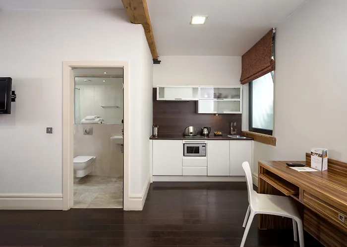 Roomzzz 4* Manchester