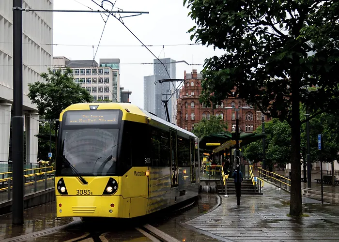 Roomzzz Aparthotel 4*