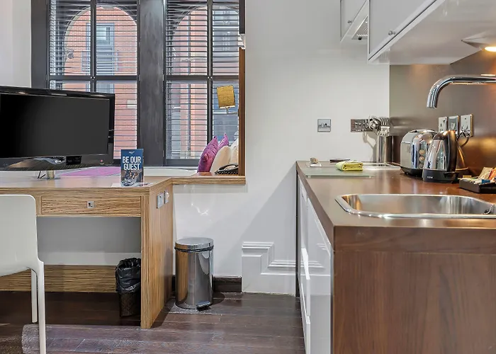 Aparthotel Roomzzz 4*