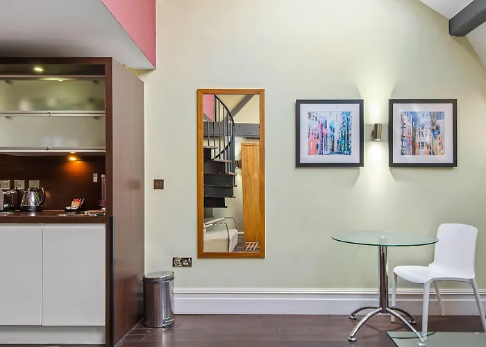 曼切斯特市罗姆兹酒店 4*