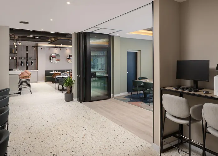 By Marriott Piccadilly Ξενοδοχείο 4*