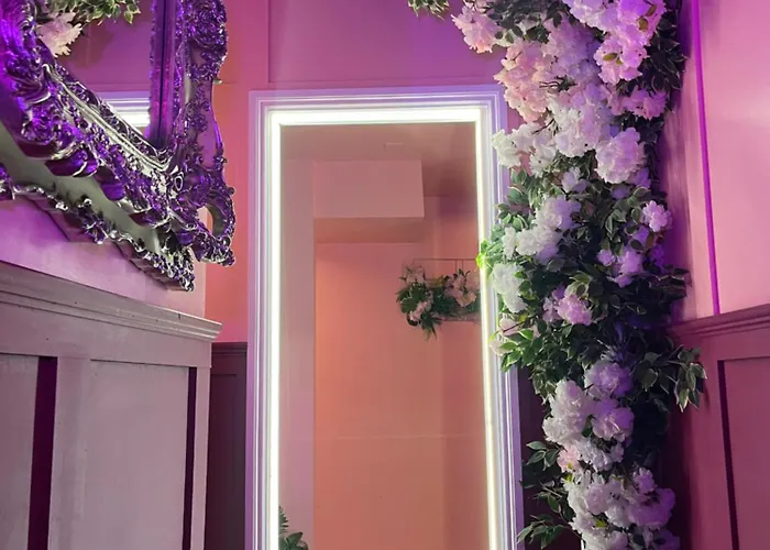 Apartman Manchester's Only Themed Slumber Party For 8 With Makeup *