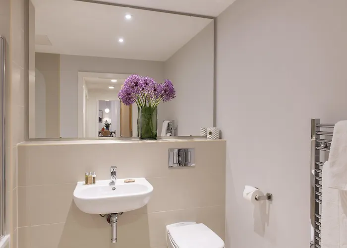 Cove Minshull Street 4*