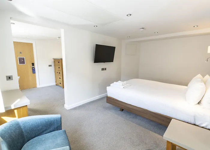 Hotel The Waterside And Leisure Club 3*