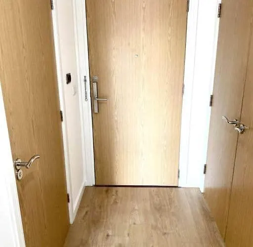 홈스테이 Fresh Private In Shared 2 Bed Flat Camp Street *