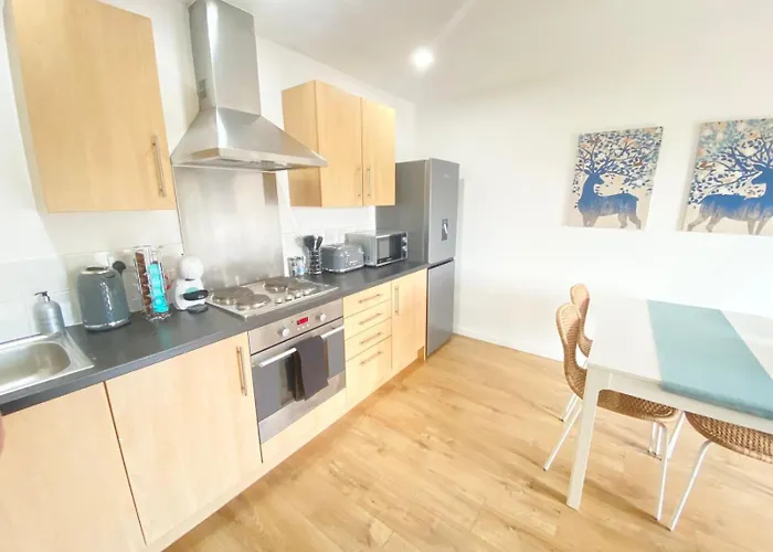 Fresh Private In Shared 2 Bed Flat Camp Street 홈스테이 *