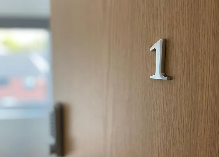 Fresh Private In Shared 2 Bed Flat Camp Street