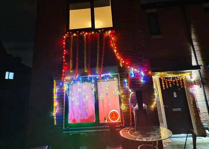 Free Car Park And Walk To Coop, Etihad , Piccadilly,free Snacks No Entry Without Valid Photo Id Proof Manchester