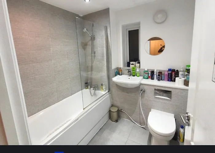 Free Car Park And Walk To Coop, Etihad , Piccadilly,free Snacks Pansiyon *