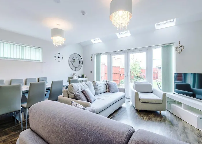 Large Townhouse By The Etihad & Coop Live Arena With Free Parking * Манчестер