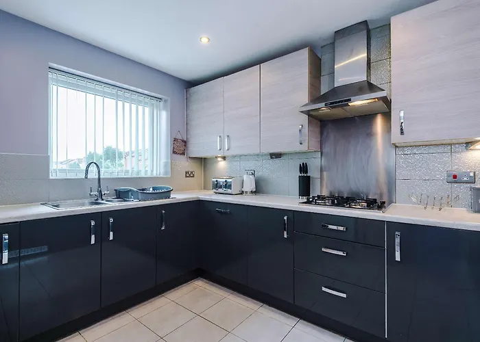 Large Townhouse By The Etihad & Coop Live Arena With Free Parking