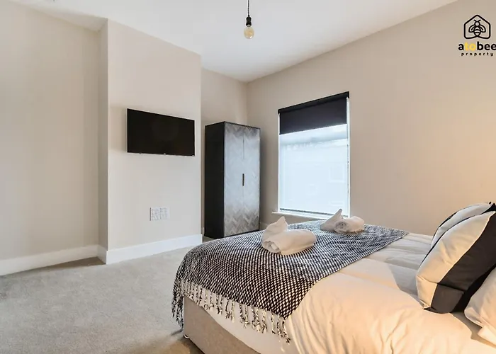 Prázdninový dům 2 Bed Near Etihad & Centre On A Quiet Street With Free Parking *