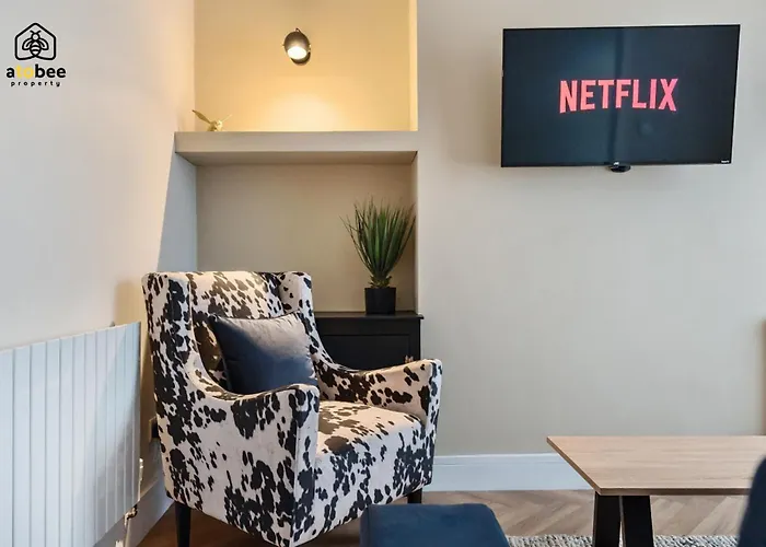 2 Bed Near Etihad & Centre On A Quiet Street With Free Parking