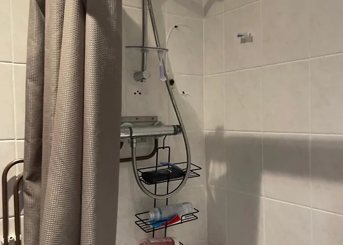 Comfortable Cat-friendly With Garden & Parking Manchester