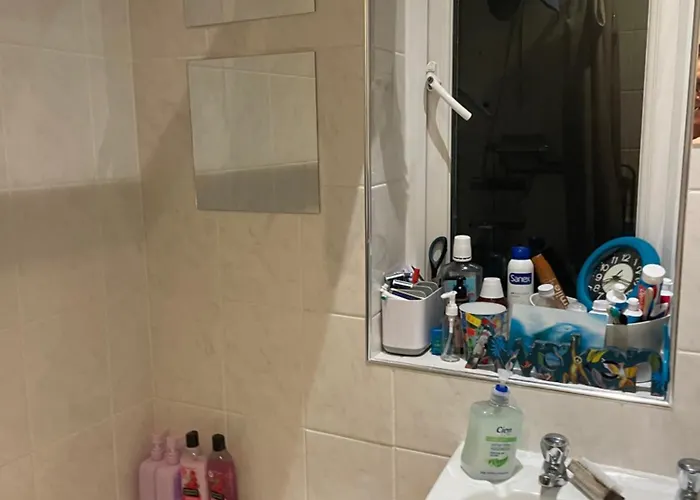 Comfortable Cat-friendly With Garden & Parking Manchester