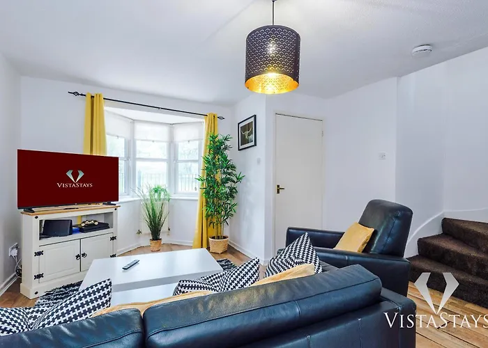 Σπίτι διακοπών Cosy 3bdr House By Vista Short Lets & Serviced With Ps4 And Parking Μάντσεστερ