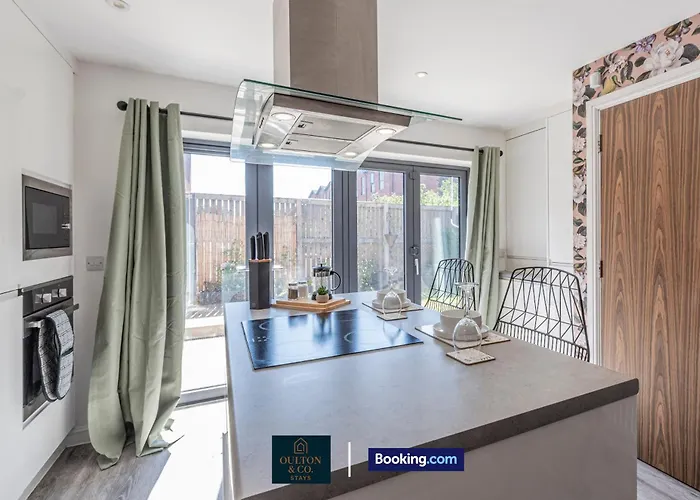 펜션 Luxury Retreat For 10 Short Lets & Serviced With Hot Tub And Spacious Garden