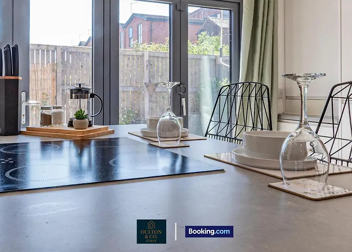 펜션 Luxury Retreat For 10 Short Lets & Serviced With Hot Tub And Spacious Garden *