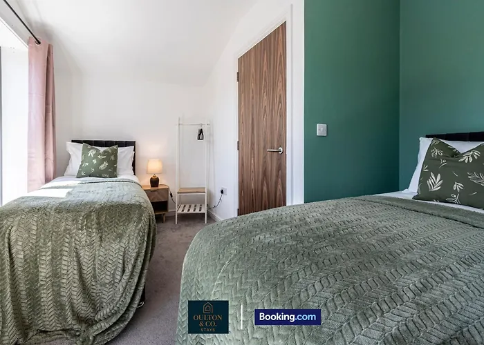 Luxury Retreat For 10 Short Lets & Serviced With Hot Tub And Spacious Garden * 맨체스터