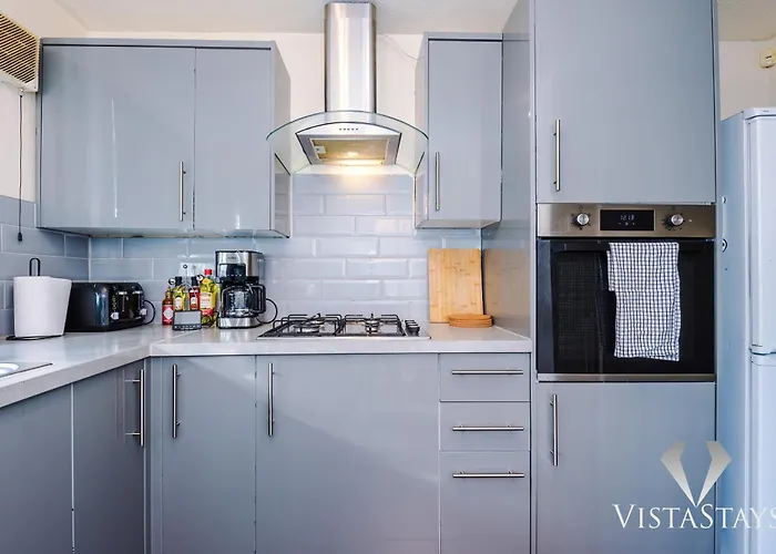 Cosy 3bdr House By Vista Short Lets & Serviced With Ps4 And Parking *