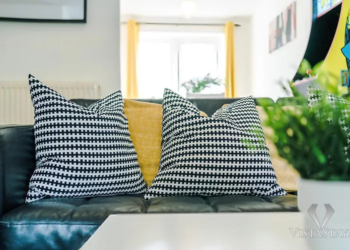 Cosy 3bdr House By Vista Short Lets & Serviced With Ps4 And Parking *