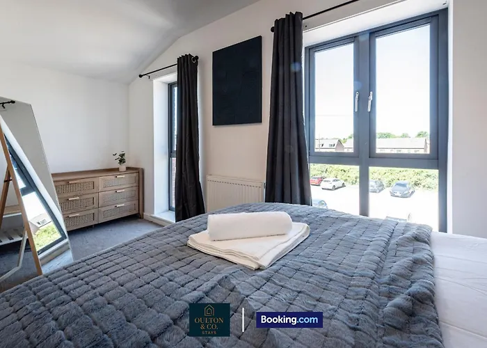 펜션 Luxury Retreat For 10 Short Lets & Serviced With Hot Tub And Spacious Garden