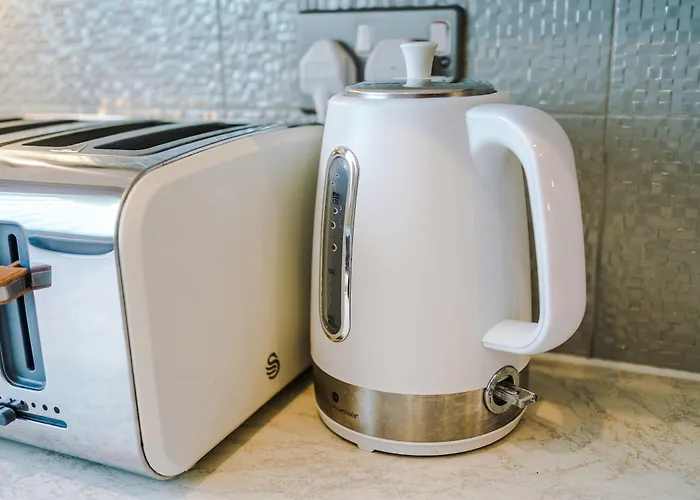 Large Townhouse By The Etihad & Coop Live Arena With Free Parking 맨체스터