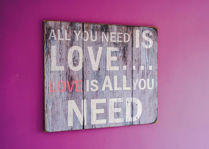 Large Townhouse By The Etihad & Coop Live Arena With Free Parking *