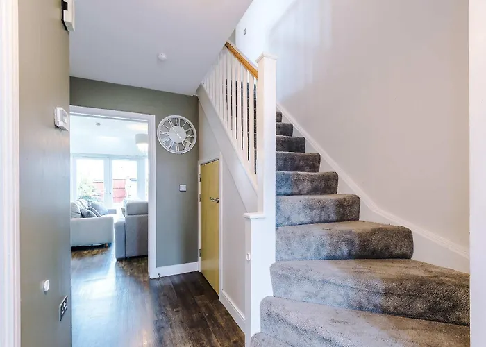 Large Townhouse By The Etihad & Coop Live Arena With Free Parking 펜션