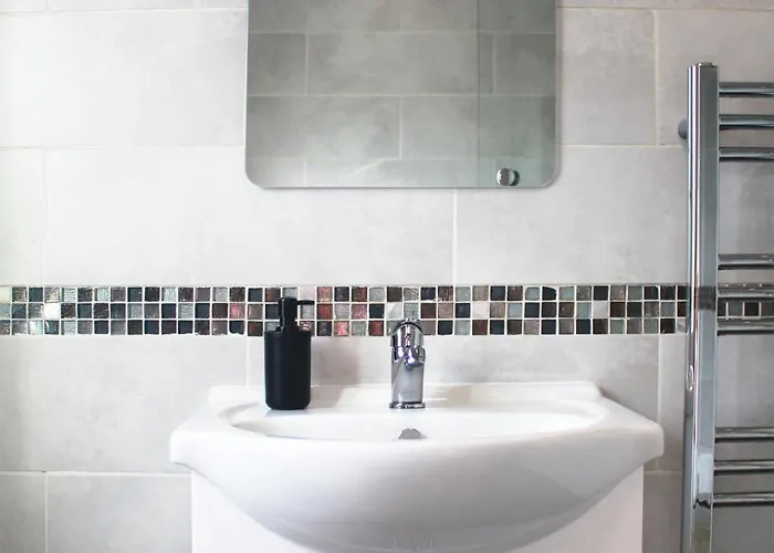 Ferienhaus Modern 2 Bedroom House With Parking *