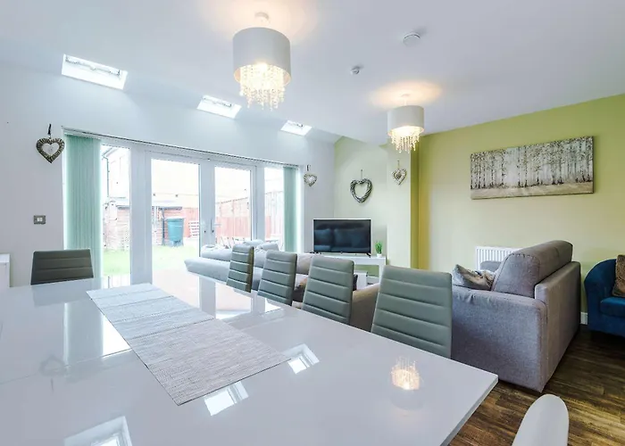 펜션 Large Townhouse By The Etihad & Coop Live Arena With Free Parking *